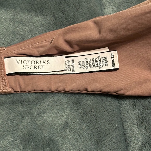 Victoria's Secret Under-Wire T-Shirt Bra Size 38DD - Picture 3 of 11